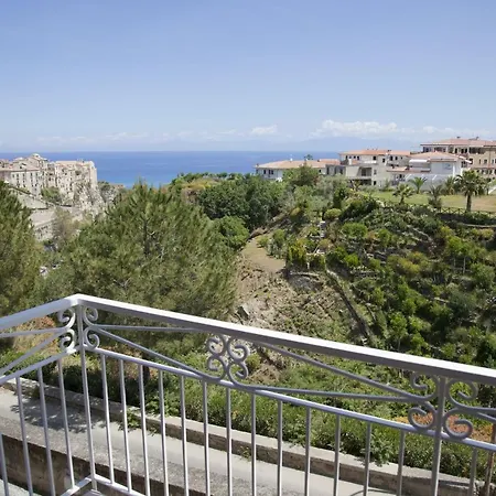 Donna Rosa Couette-café Tropea